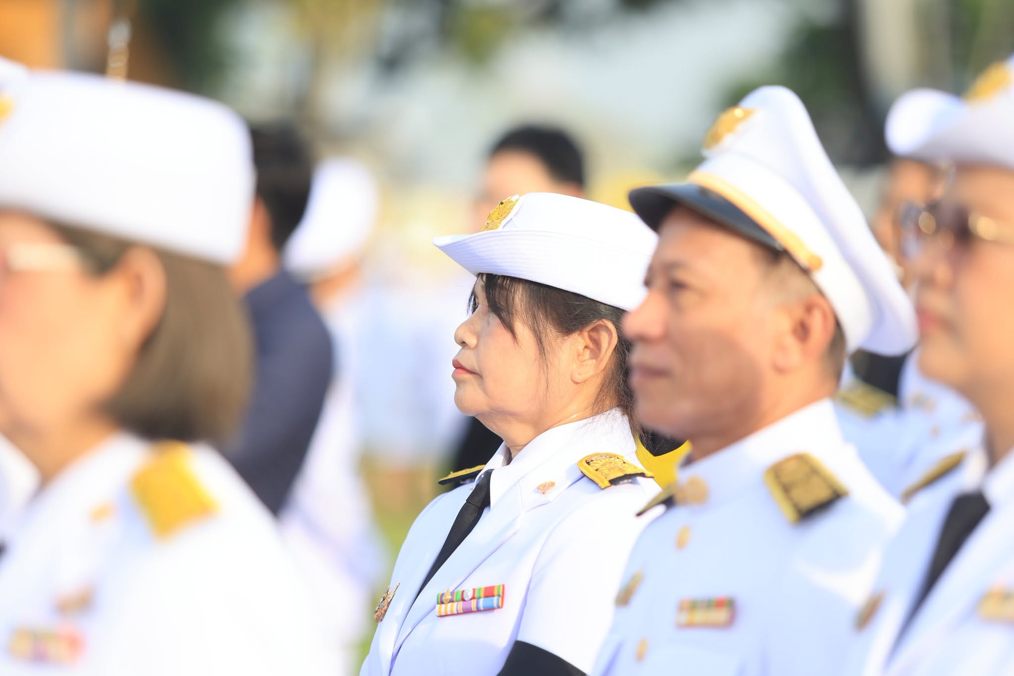 title - ส.ป.ก. ร่วมวางพวงมาลาถวายบังคมพระบรมราชานุสาวรีย์พระบาทสมเด็จพระบรมชนกาธิเบศร มหาภูมิพลอดุลยเดชมหาราช บรมนาถบพิตร เนื่องใน 